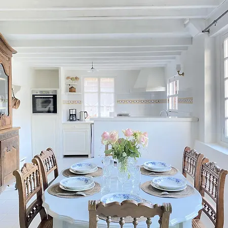 Le Manoir Πανσιόν 3*